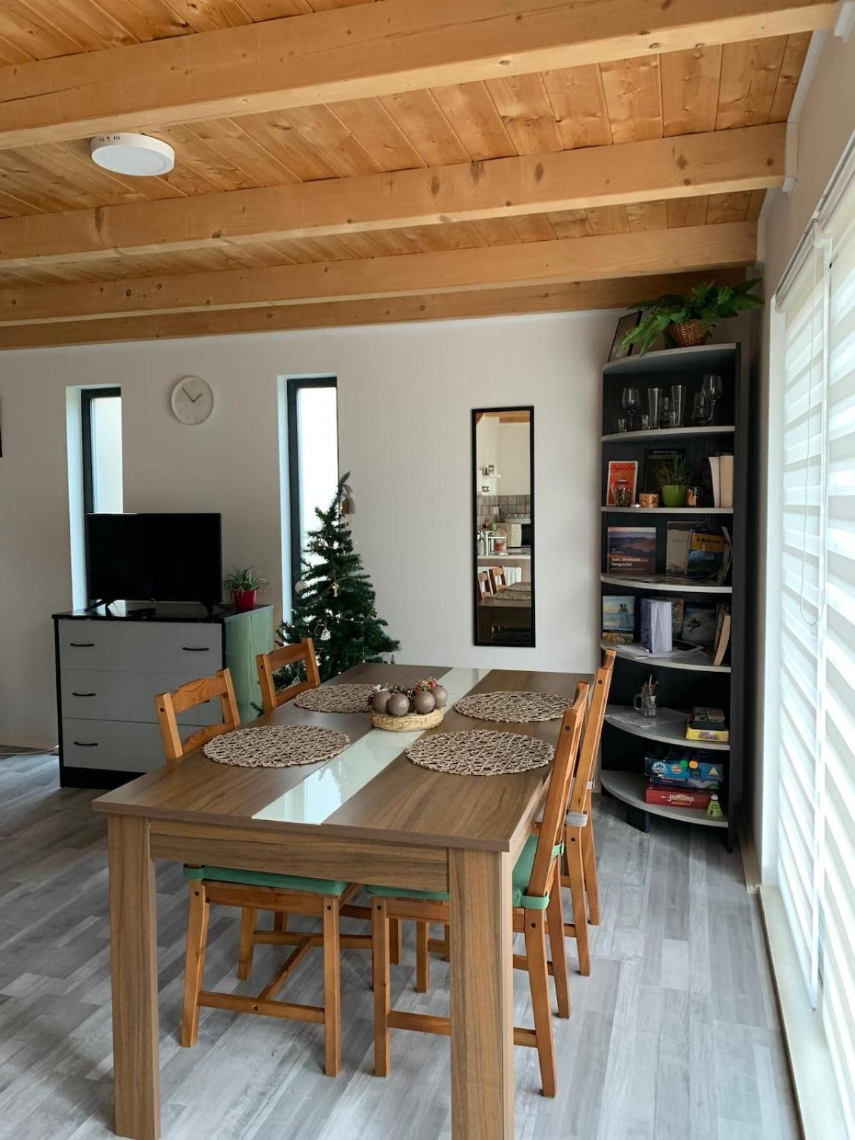 Apartmán Tejfeles Vendeghaz Porva Exteriér fotografie